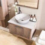 Hangend eiken badkamermeubel 70 cm met één lade en grijs limestone blad met keramische waskom