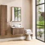 Hangend eiken wastafelmeubel 70 cm met ribbelfront, solid surface blad en ronde witte opbouwwaskom