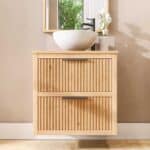 Hangend naturel eiken badkamermeubel 70 cm met twee lades en naturel eiken blad met witte waskom