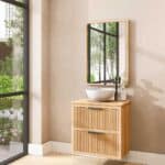 Hangend naturel eiken badkamermeubel 70 cm met twee lades en naturel eiken blad met witte waskom