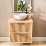 Hangend naturel eiken badkamermeubel 70 cm met twee lades en naturel eiken blad met witte waskom