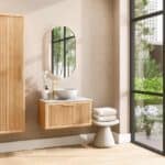 Hangend modern naturel eiken badkamermeubel 80 cm met vlak front, één lade en marmer blad met waskom