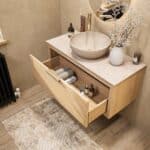 Hangend naturel eiken badkamermeubel 100 cm met enkele lade en limestone blad met witte waskom
