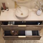 Modern donker eiken badkamermeubel 120 cm met dubbele lade, vlak front en limestone blad met één waskom