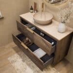 Modern donker eiken badkamermeubel 120 cm met dubbele lade, vlak front en limestone blad met één waskom