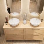 Modern naturel eiken badkamermeubel 160 cm met dubbele lade, vlak front en massief eiken blad met witte waskom