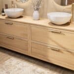 Modern naturel eiken badkamermeubel 200 cm met dubbele lade, vlak front en massief eiken blad met witte waskom
