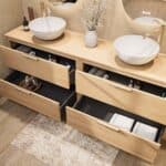 Modern naturel eiken badkamermeubel 200 cm met dubbele lade, vlak front en massief eiken blad met witte waskom
