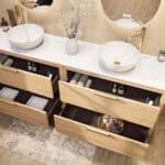 Modern wastafelmeubel 200 cm massief naturel eiken met twee lades en solid surface met 2 waskommen