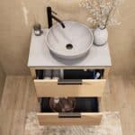 Modern naturel eiken badkamermeubel 70 cm met dubbele lade, vlak front en grijs limestone blad met witte waskom