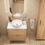 Hangend naturel eiken wastafelmeubel 70 cm met twee lades, vlak front en solid surface waskom