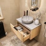 Modern naturel eiken badkamermeubel 80 cm met enkele lade, vlak front en grijs limestone blad met witte waskom