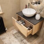 Hangend naturel eiken badkamermeubel 80 cm met enkele lade en granieten blad met witte waskom