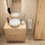 Modern naturel eiken badkamermeubel 80 cm met dubbele lade, vlak front en massief eiken blad met witte waskom