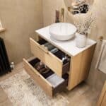 Hangend modern badmeubel 80 cm in naturel eiken met dubbele lade en solid surface met witte waskom