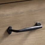 Eiken badkamermeubel 80 cm bestaande uit een onderkast uit massief eiken met daarop een granieten blad met een keramische onderbouw wastafel.