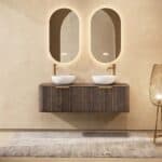 Rond hangend donker eiken badkamermeubel 140 cm met groevenfront, eiken blad en witte solid surface waskom