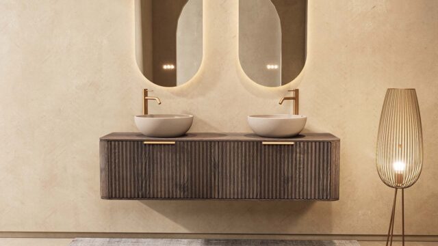 Rond hangend donker eiken badkamermeubel 160 cm met groevenfront, eiken blad en beige limestone waskom