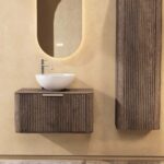 Rond hangend donker eiken badkamermeubel 80 cm met groevenfront, eiken blad en glanzend witte keramische waskom
