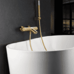 Luxe thermostatische bad/douchekraan in geborsteld goud met duurzame PVD-coating. Geleverd als complete set met handdouche, doucheslang en wandhaak. Verkrijgbaar in 5 kleuren.