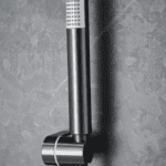 Moderne thermostatische bad/douchekraan in gunmetal met duurzame PVD-coating. Geleverd als complete set met handdouche, doucheslang en wandhaak. Verkrijgbaar in 5 kleuren.