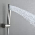 Stijlvolle thermostatische bad/douchekraan in geborsteld nikkel. Geleverd als complete set met handdouche, doucheslang en wandhaak. Verkrijgbaar in 6 kleuren.