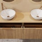 Rond hangend naturel eiken badkamermeubel 160 cm met groevenfront, eiken blad en witte solid surface waskom
