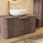 Rond hangend donker eiken badkamermeubel 80 cm met groevenfront, eiken blad en witte solid surface waskom