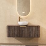 Rond donker eiken badkamermeubel 120 cm met groevenfront, eiken blad en witte solid surface waskom