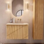 Eiken badkamermeubel 80 cm met vlak front, extra binnenlade en geïntegreerde limestone beige wastafel