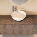 Rond hangend donker eiken wastafelmeubel 120 cm met afgeronde vorm en glanzend witte keramische waskom