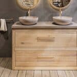 Ruim massief eiken badkamermeubel 130 cm met beton beige wastafelblad en twee bijpassende waskommen