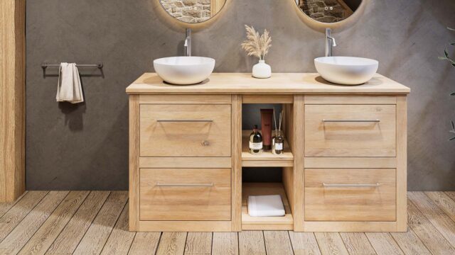 Massief eiken badkamermeubel 160 cm met schappenpakket, eiken blad en twee witte solid surface waskommen