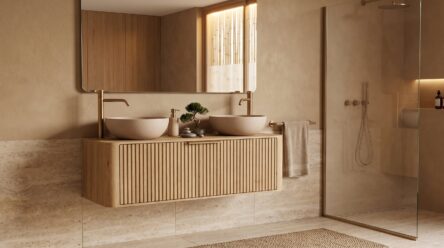 Rond naturel eiken badkamermeubel 120 cm met groevenfront en twee beige limestone opbouwwaskommen