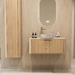 Modern eiken badkamermeubel 100 cm met afgeronde vorm, vlak front en marmerlook keramische waskom