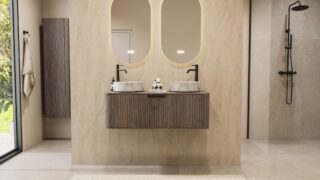 Rond hangend donker eiken wastafelmeubel 120 cm met ribbelfront en twee marmerlook waskommen