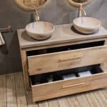 Ruim massief eiken badkamermeubel 130 cm met beton beige wastafelblad en twee bijpassende waskommen