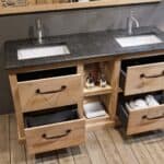Landelijk massief eiken badkamermeubel 160 cm met schappenpakket en granieten blad met waskom