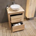Landelijk massief eiken badkamermeubel 65 cm met eiken wastafelblad en ronde keramische waskom