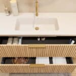Modern naturel eiken badkamermeubel 120 cm met twee lades en mat witte mineraalstenen wastafel