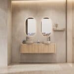 Rond hangend naturel eiken wastafelmeubel 160 cm met afgeronde hoeken en twee beige marmerlook waskommen