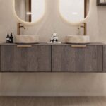 Rond hangend donker eiken wastafelmeubel 160 cm met afgeronde hoeken en twee beige marmerlook waskommen
