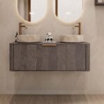 Rond hangend donker eiken wastafelmeubel 120 cm met afgeronde hoeken en twee beige marmerlook waskommen
