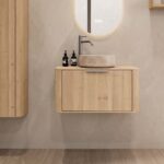 Rond hangend naturel eiken badkamermeubel 80 cm met afgeronde hoeken en beige marmerlook waskom
