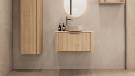 Rond hangend naturel eiken badkamermeubel 80 cm met afgeronde hoeken en beige marmerlook waskom