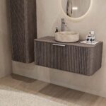 Rond hangend donker eiken badkamermeubel 100 cm met groevenfront en beige marmerlook waskom