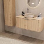 Rond hangend naturel eiken badkamermeubel 100 cm met afgeronde hoeken en beige marmerlook waskom