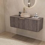 Rond hangend donker eiken badkamermeubel 120 cm met afgeronde hoeken en beige marmerlook waskom
