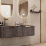 Rond hangend donker eiken wastafelmeubel 140 cm met groevenfront en twee beige marmerlook waskommen