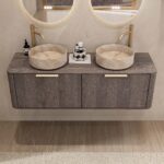 Rond hangend donker eiken wastafelmeubel 140 cm met afgeronde hoeken en twee beige marmerlook waskommen